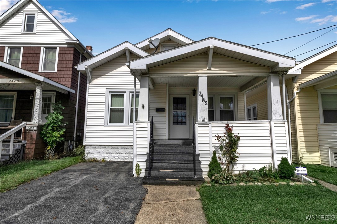 Pierce Ave, Niagara Falls, NY 14301