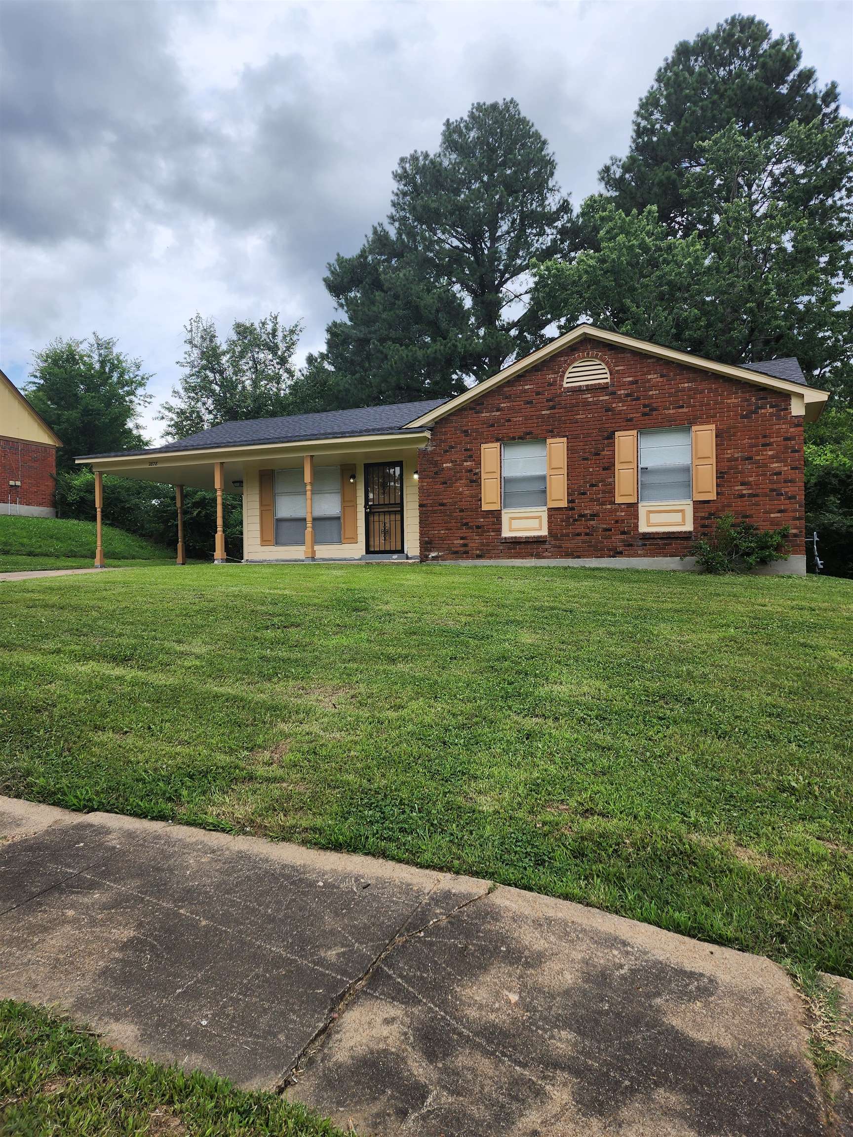 Dumbarton Oaks Dr, Memphis, TN 38127