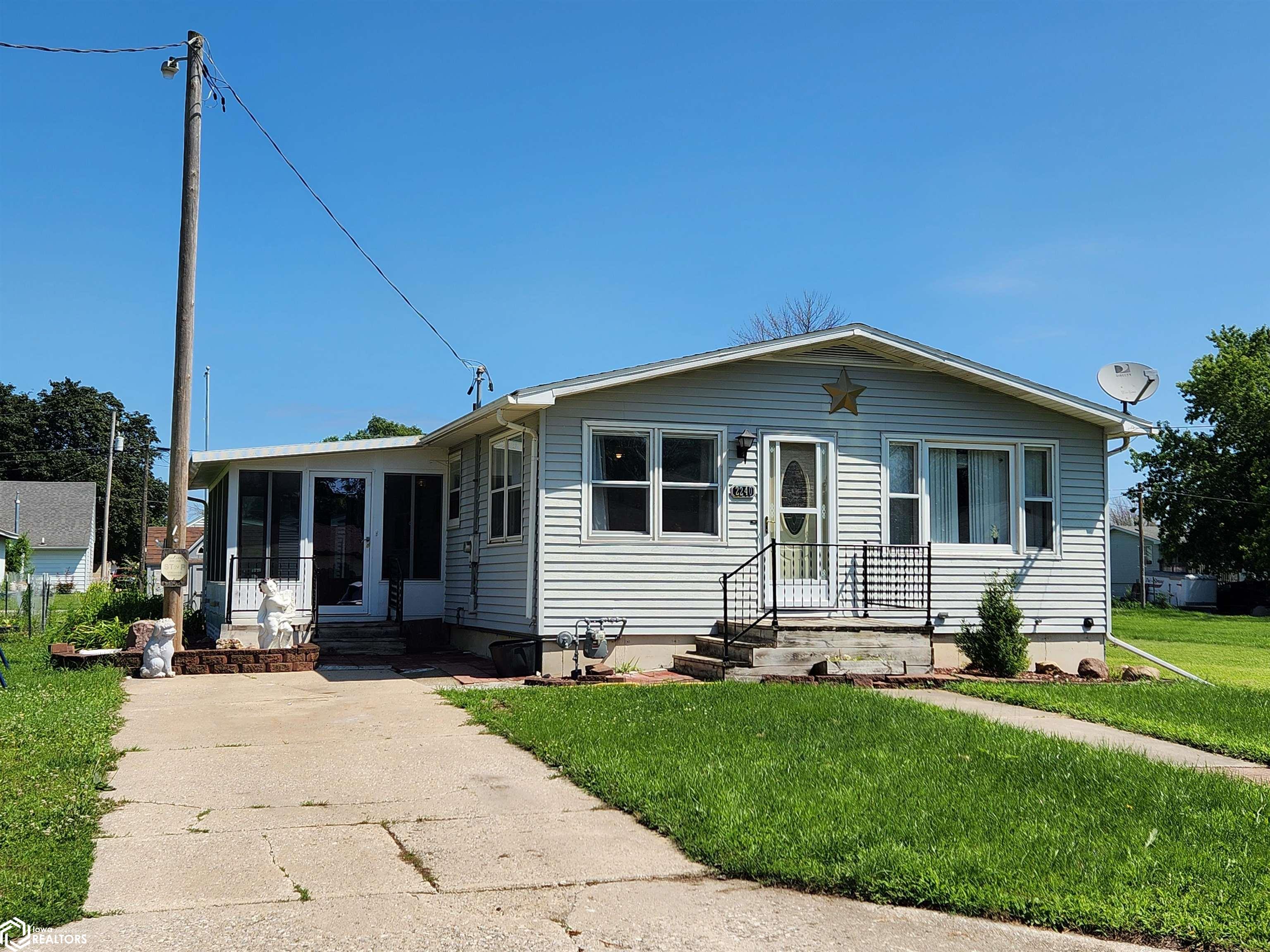 21st St, Mason City, IA 50401