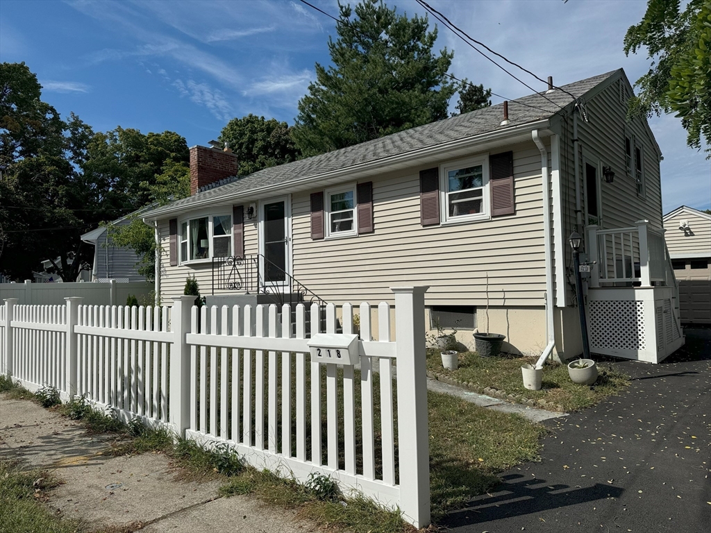 Hollis Ave, Quincy, MA 02171