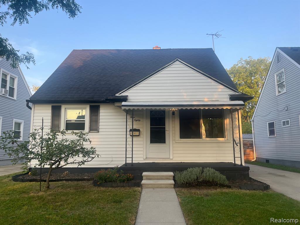 Cleveland St, Trenton, MI 48183