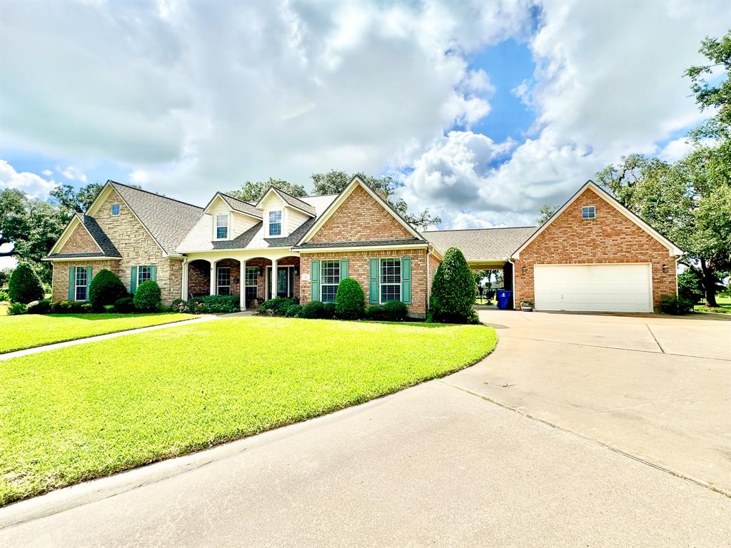 Evergreen Ln, West Columbia, TX 77486