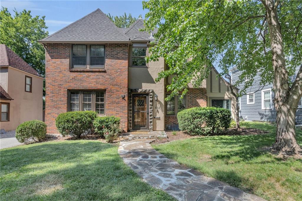 Gregory Blvd, Kansas City, MO 64114
