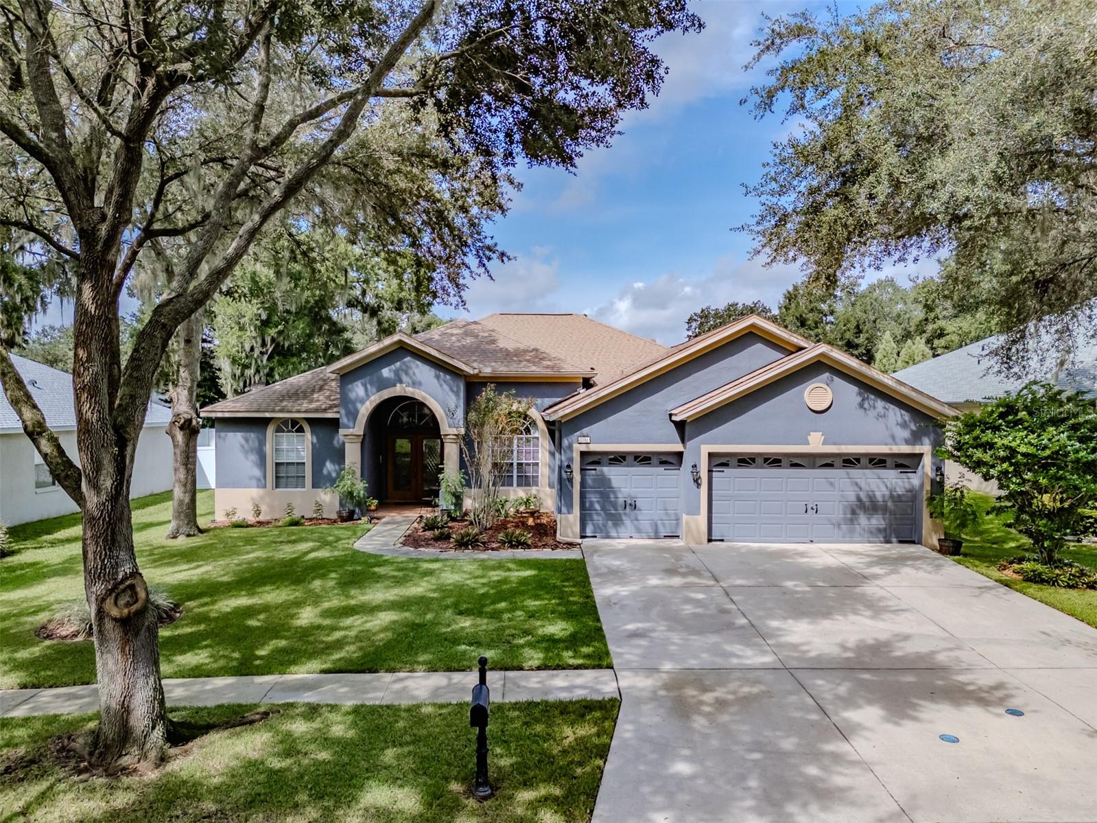 Eastmonte Dr, Valrico, FL 33596