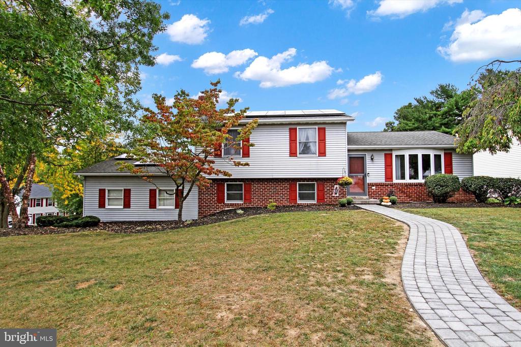 Moore Dr, Hanover, PA 17331