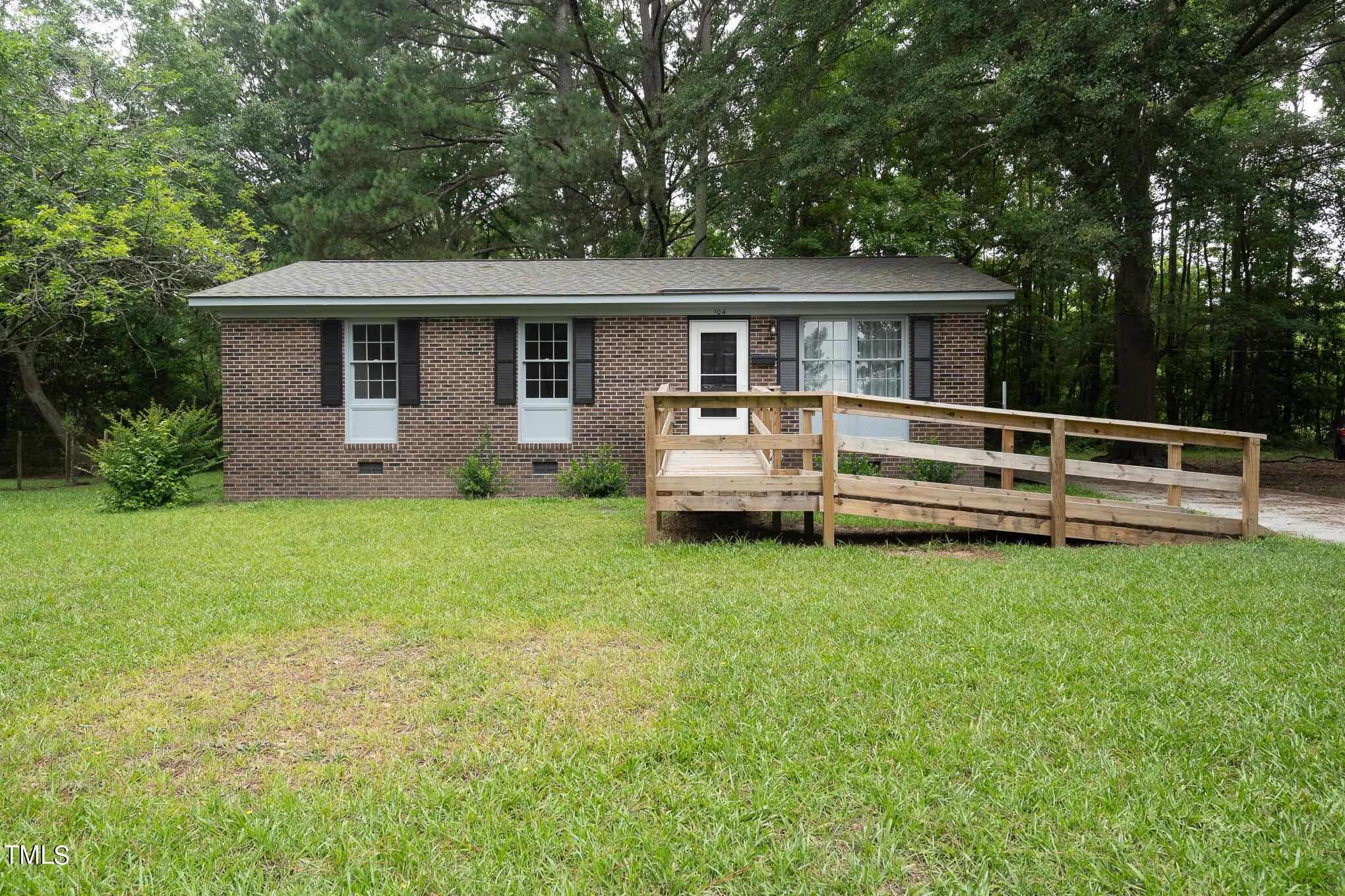 Busbee Ct, Enfield, NC 27823
