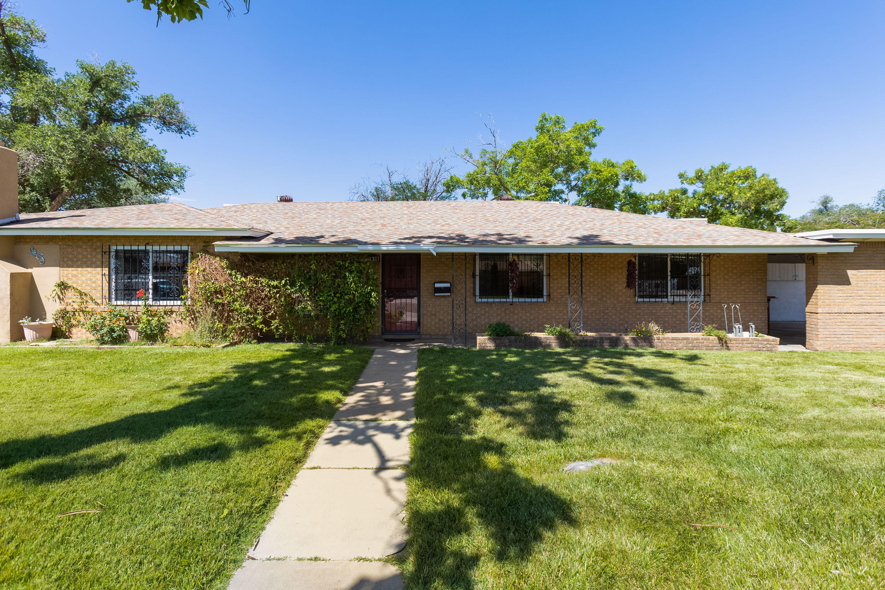 Valencia Dr, Albuquerque, NM 87110