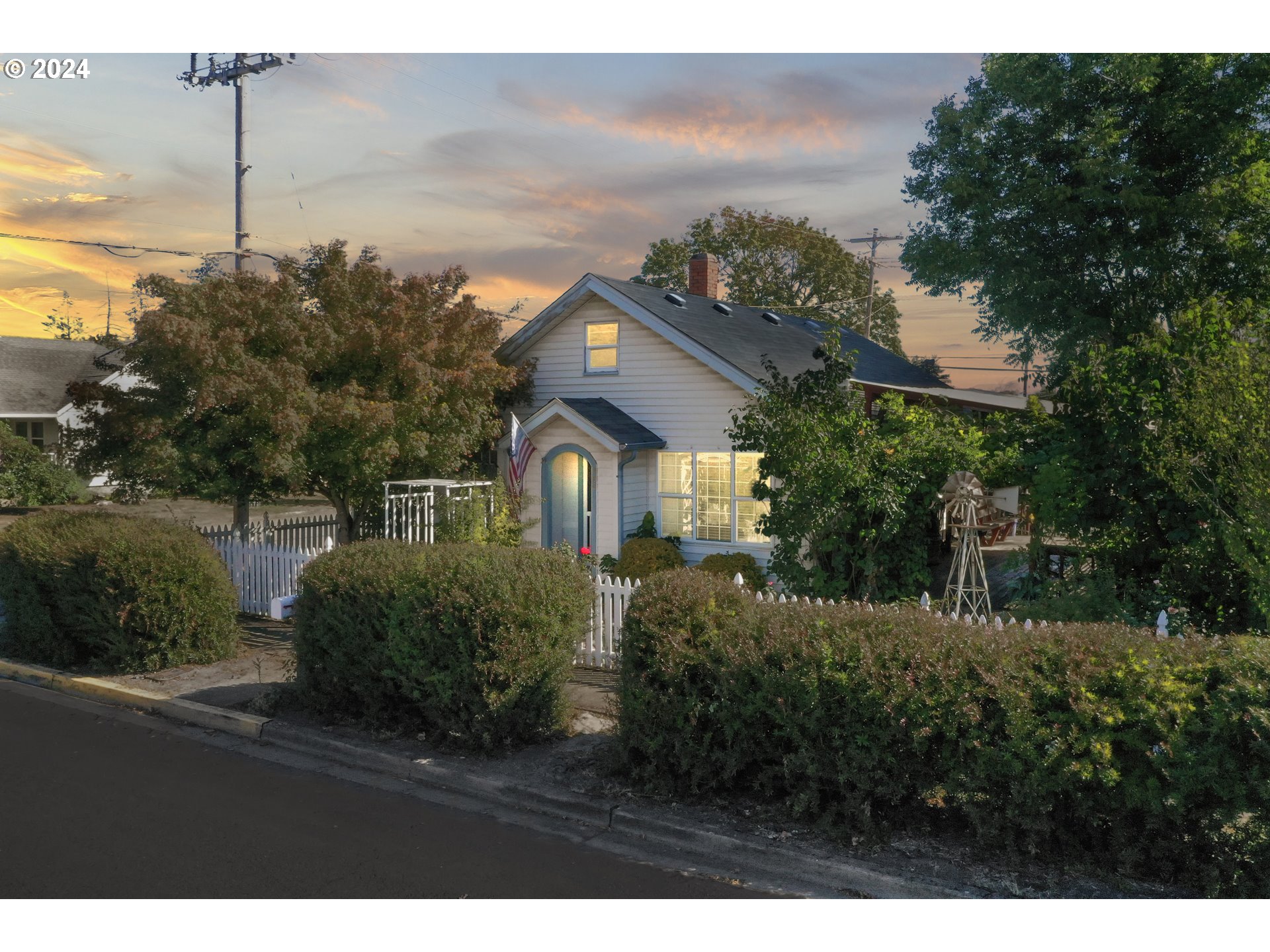 Elm St, Junction City, OR 97448