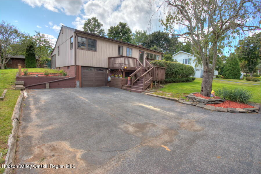 Corwin Pl, Lake Katrine, NY 12449