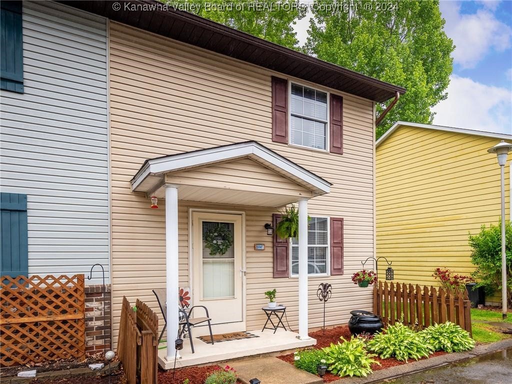 Saint Patrick Cir, Charleston, WV 25313