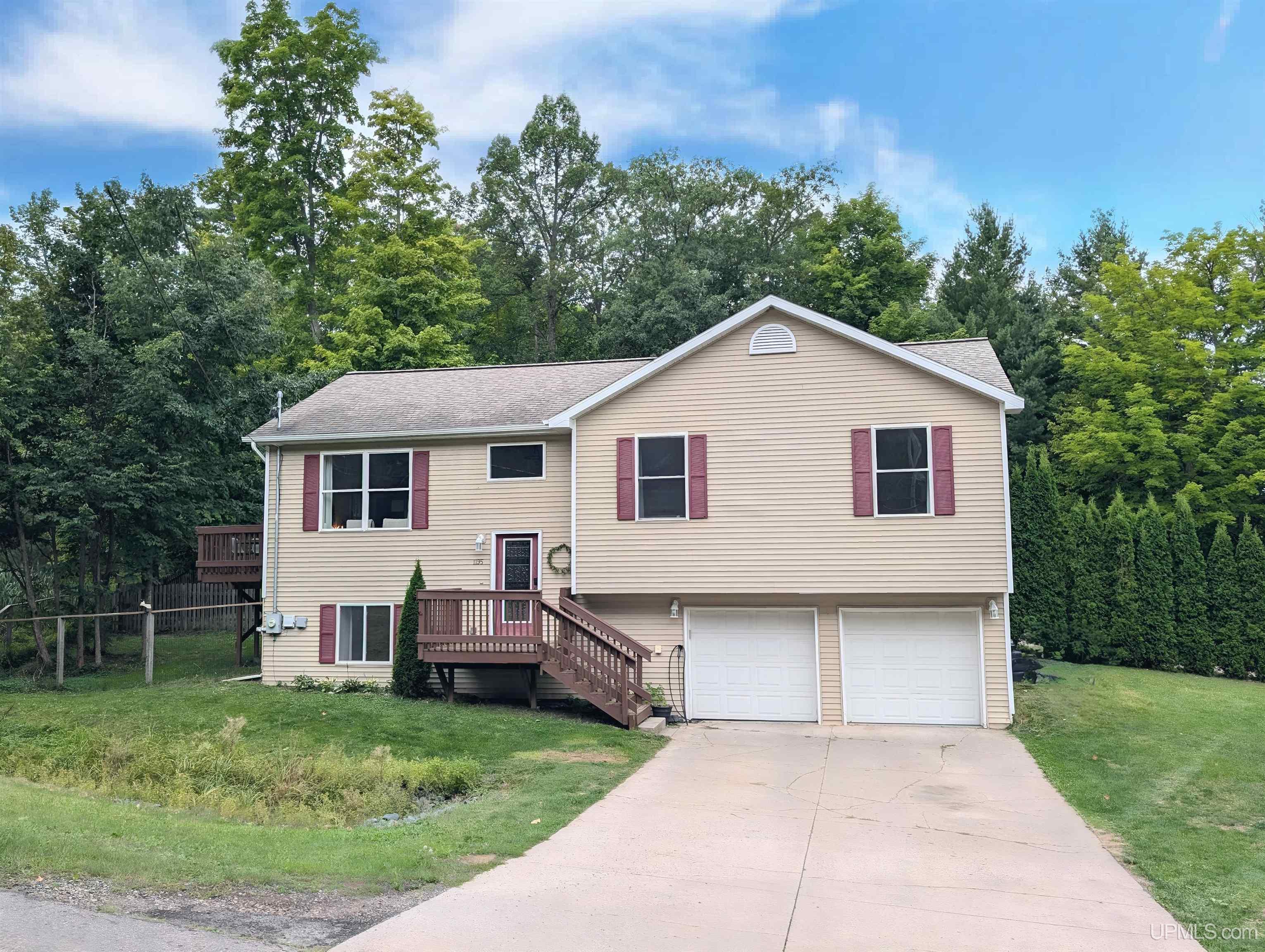 Cox Ave, Marquette, MI 49855