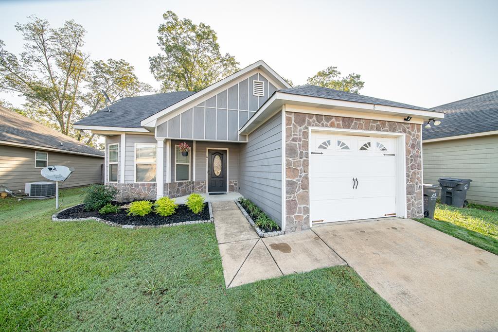 Hickory Heights Dr, Phenix City, AL 36870
