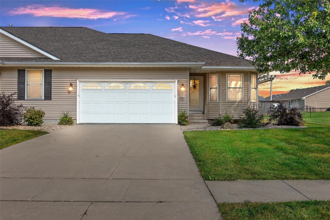 Miles St, Robins, IA 52328