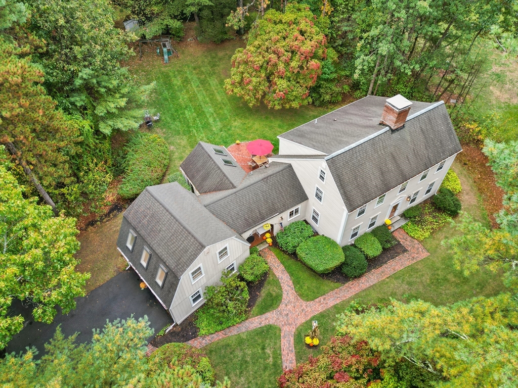 Surrey Ln, Topsfield, MA 01983
