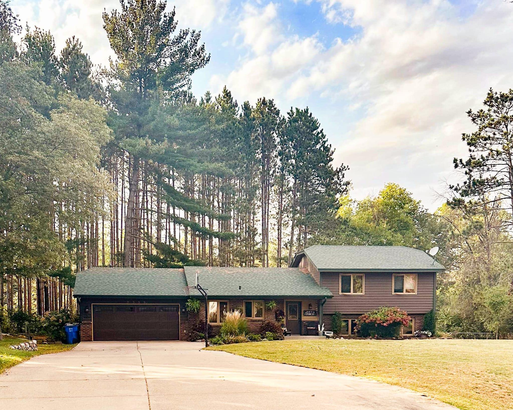 Vine St, Cambridge, MN 55008