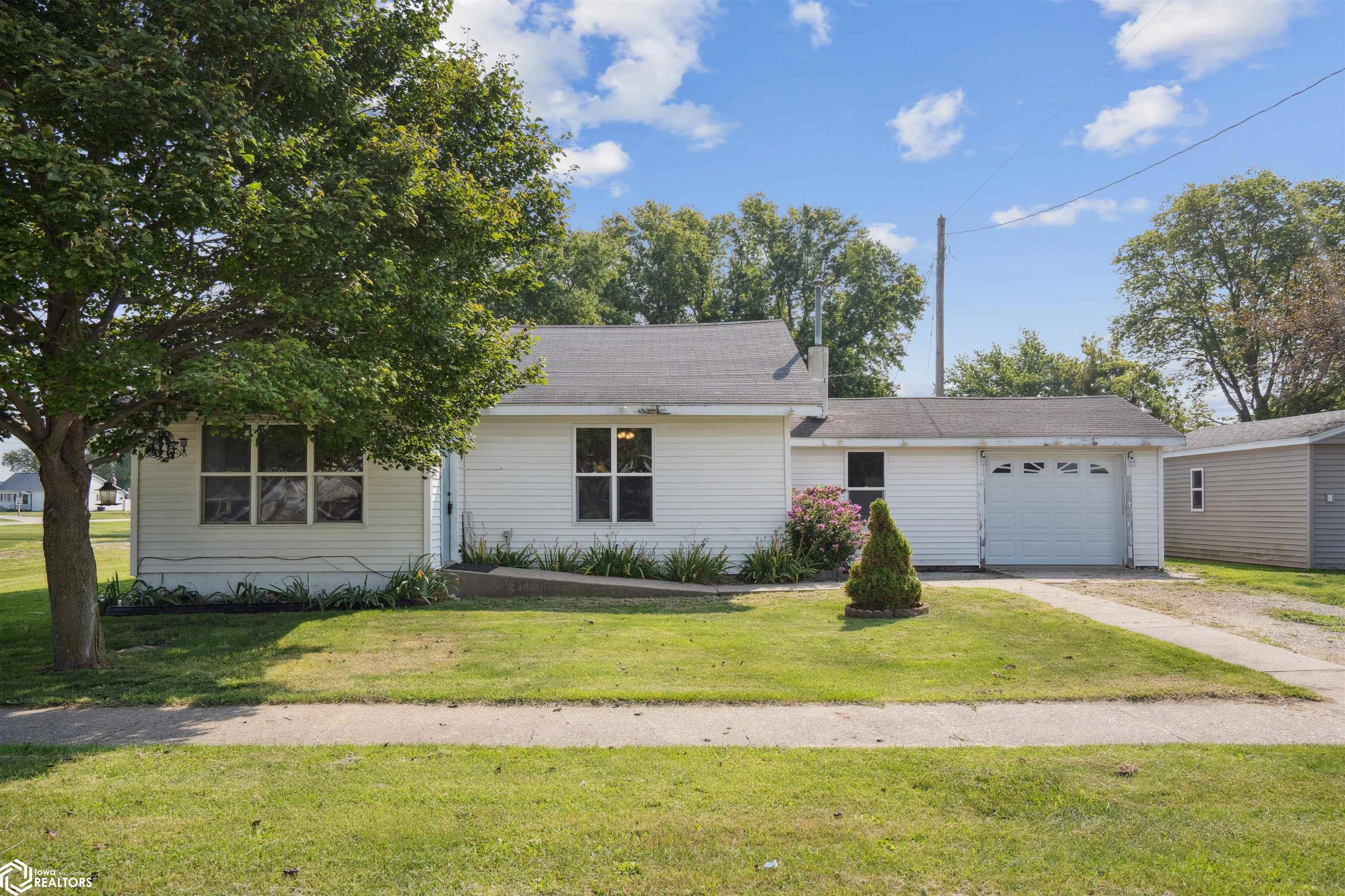 3rd St, Montezuma, IA 50171