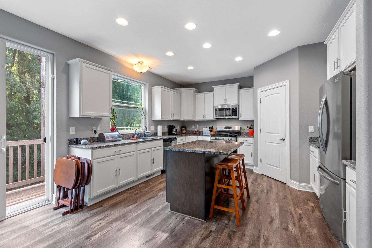 Prairie View Dr, Oak Creek, WI 53154
