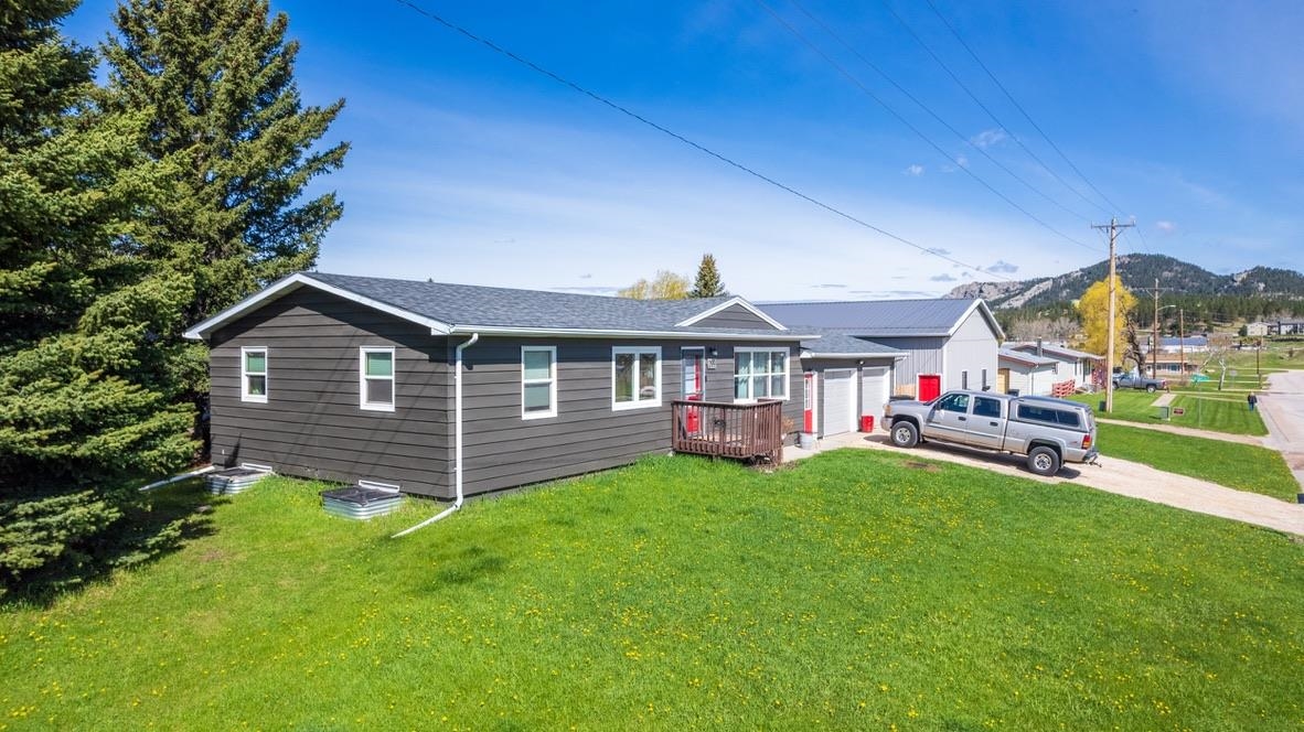 11th St, Custer, SD 57730