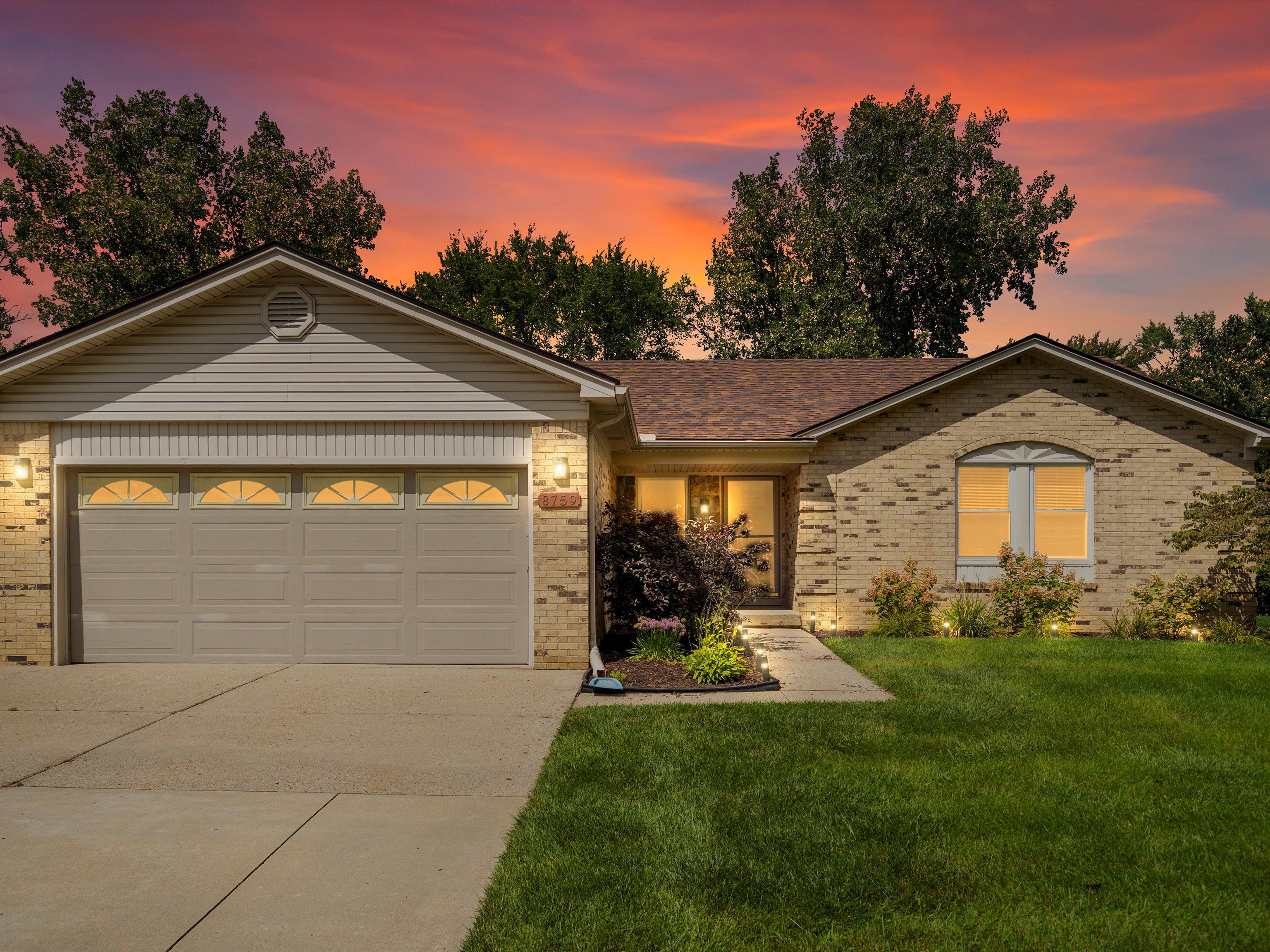 Westchester Ln, Canton, MI 48187