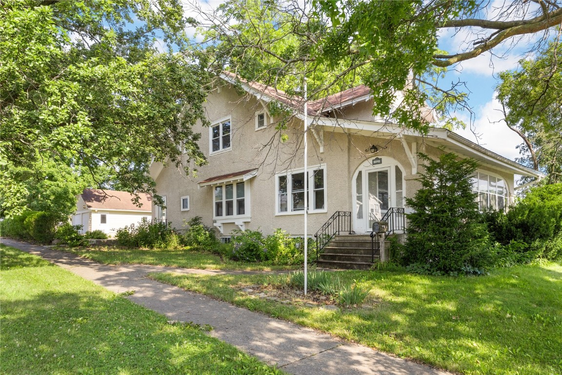 10th Ave, Belle Plaine, IA 52208