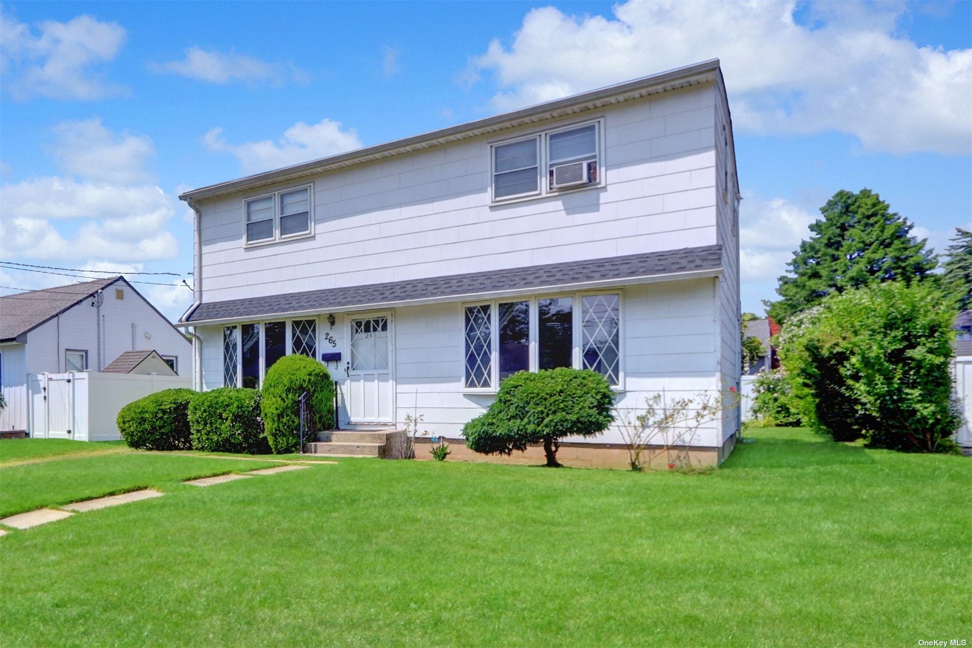 Wyoming Ave, Massapequa, NY 11758