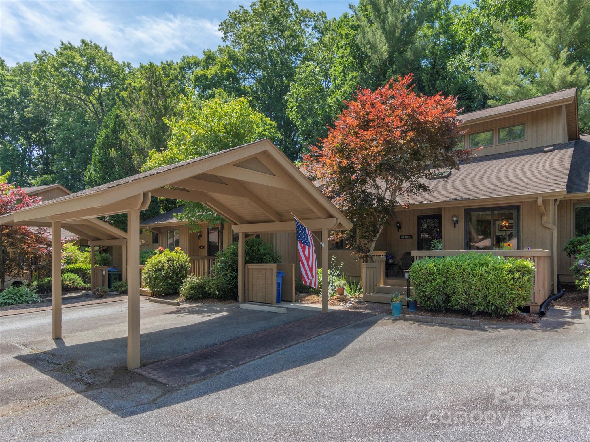 Laurel Oak Ln, Hendersonville, NC 28791