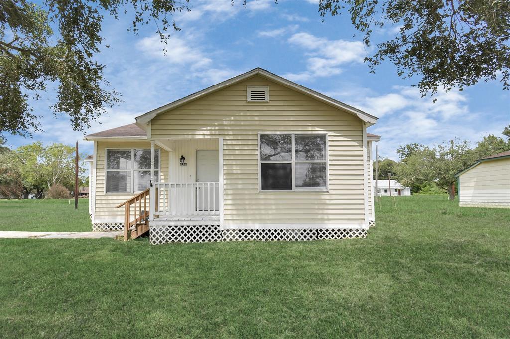 Avenue I , Danbury, TX 77534