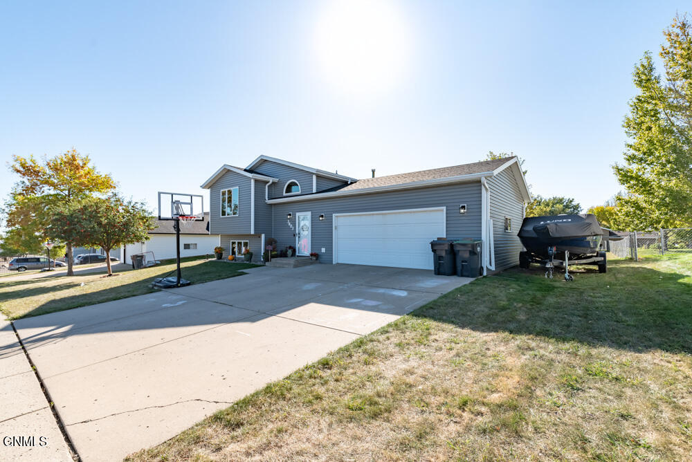 43rd St, Mandan, ND 58554