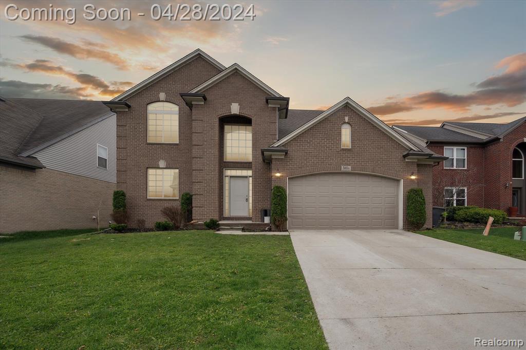 Trailwood Ln, Warren, MI 48092