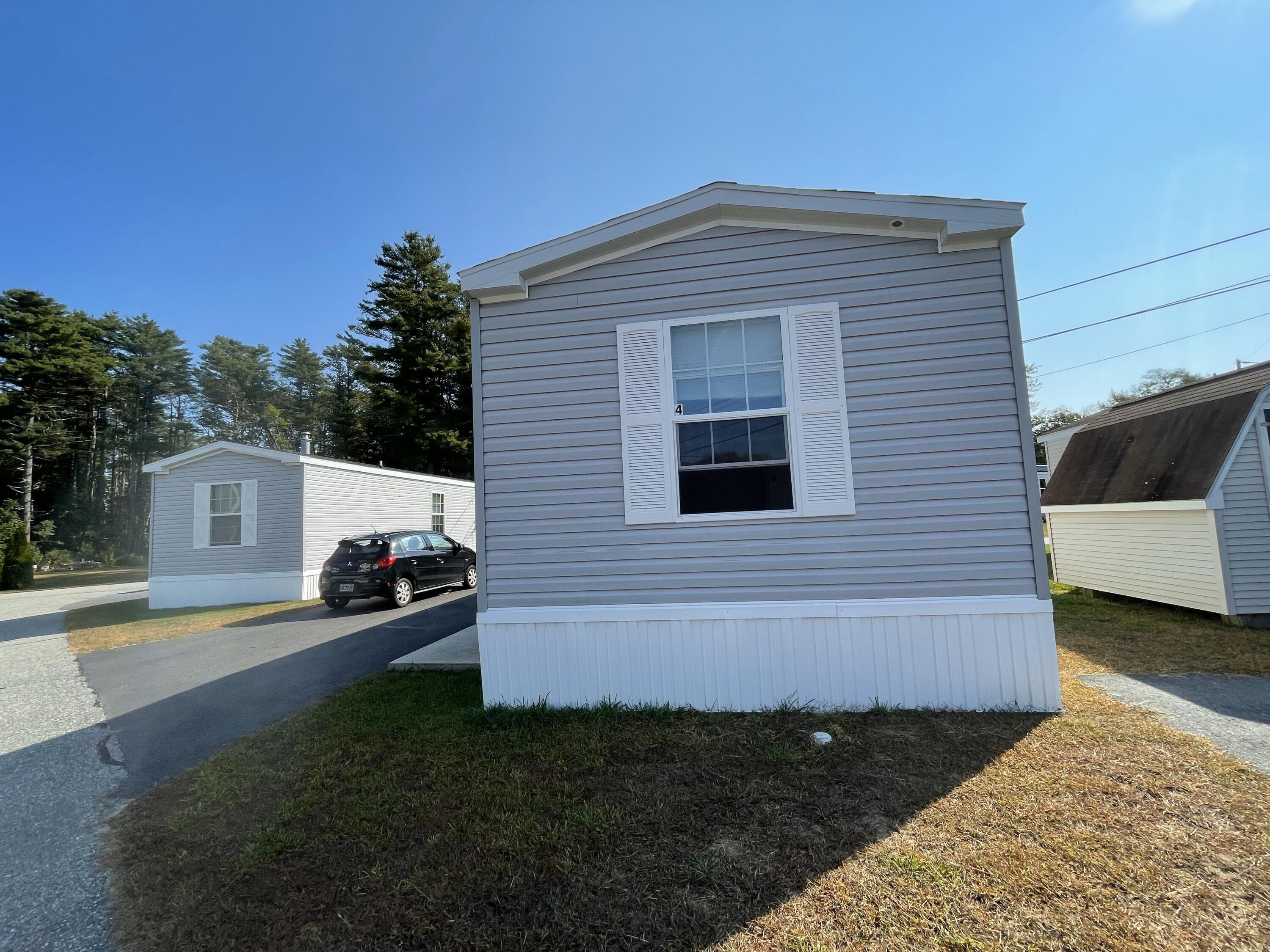 Kurt St, Brunswick, ME 04011