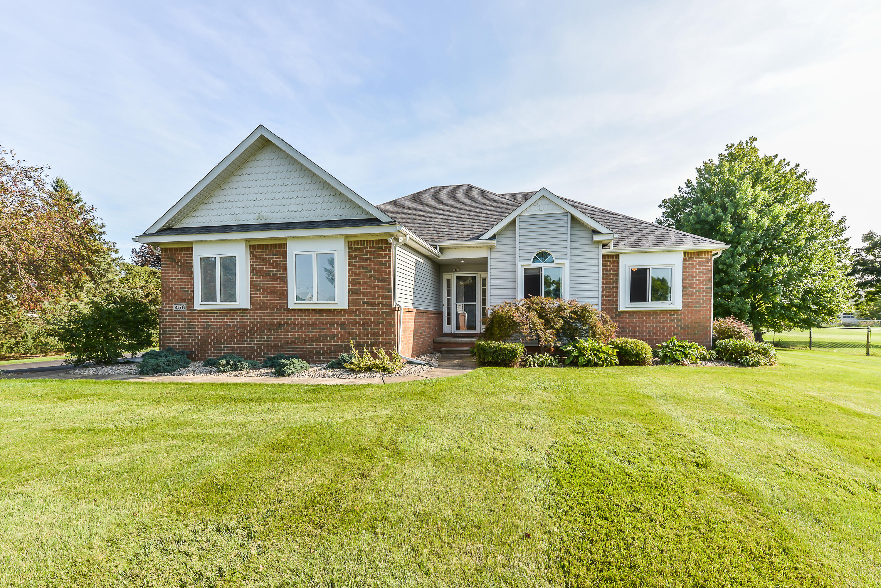 Honey Creek Ct, Pinckney, MI 48169