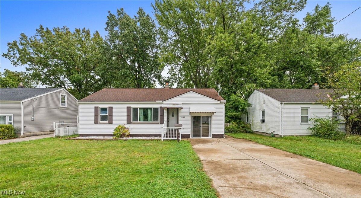 Hulett Ave, Eastlake, OH 44095