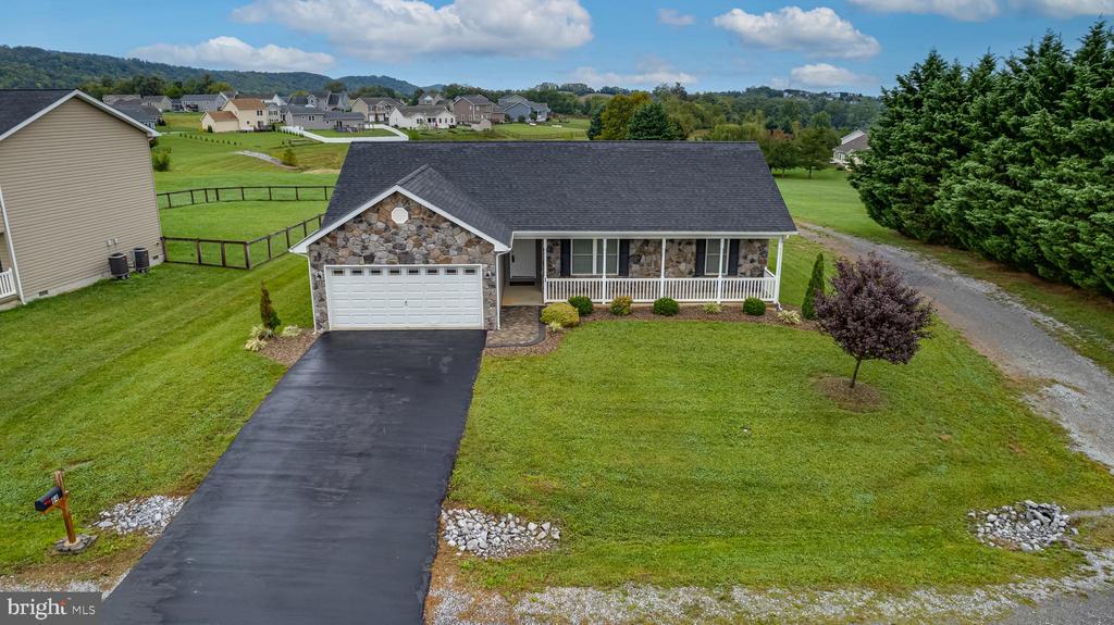 Duckwoods Ln, Martinsburg, WV 25403