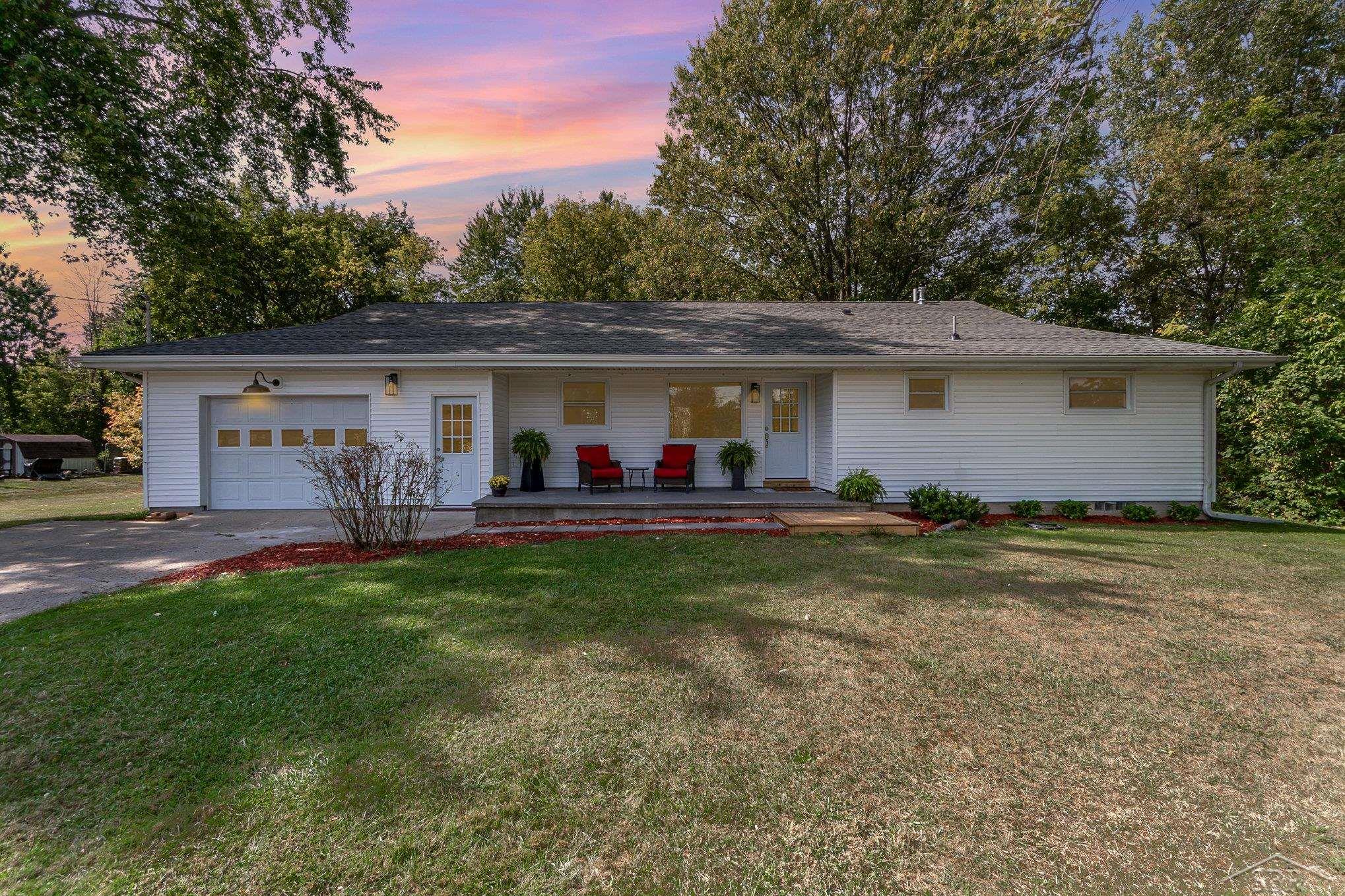 11 Mile Rd, Auburn, MI 48611
