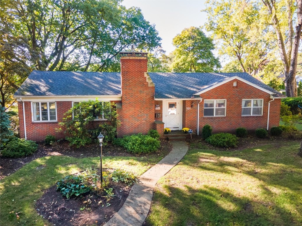Radcliffe Rd, Rochester, NY 14617