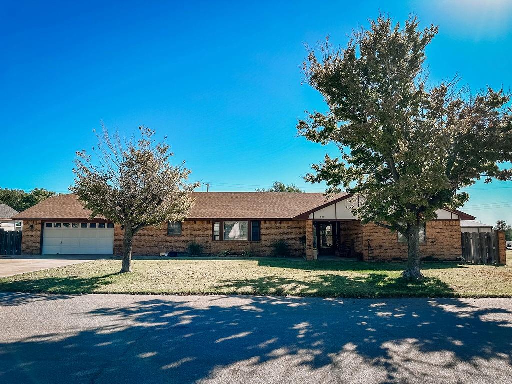 Spencer St, Hinton, OK 73047