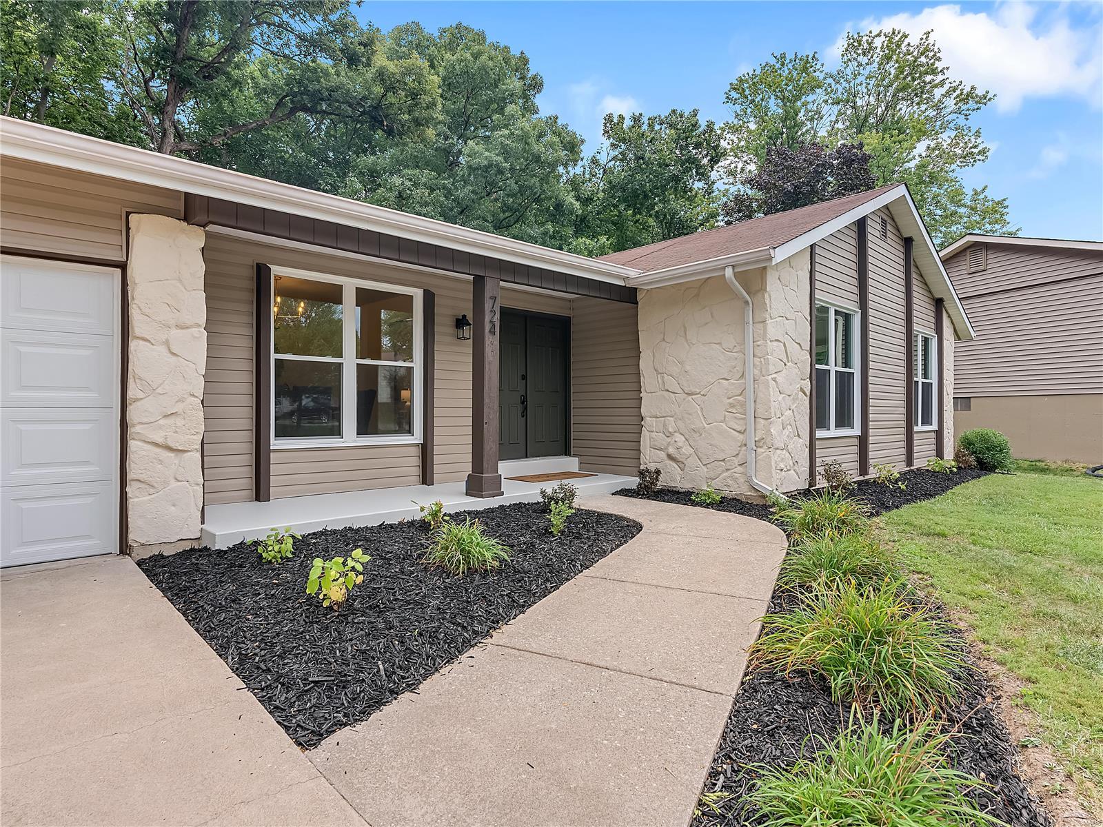 Magnolia Ln, Saint Peters, MO 63376