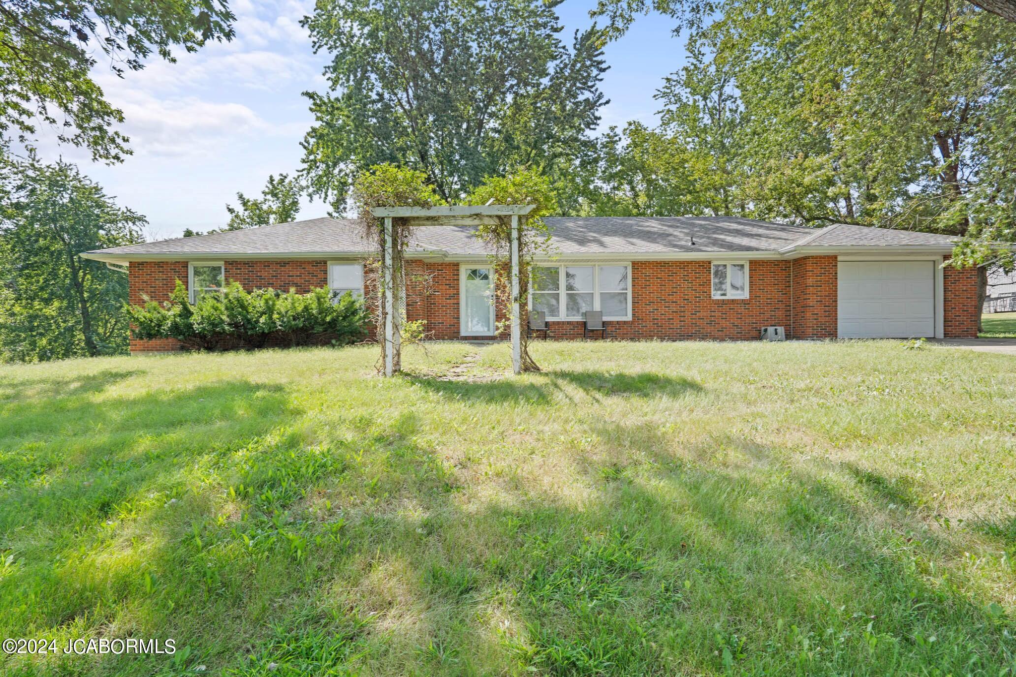 Henwick Ln, Jefferson City, MO 65109