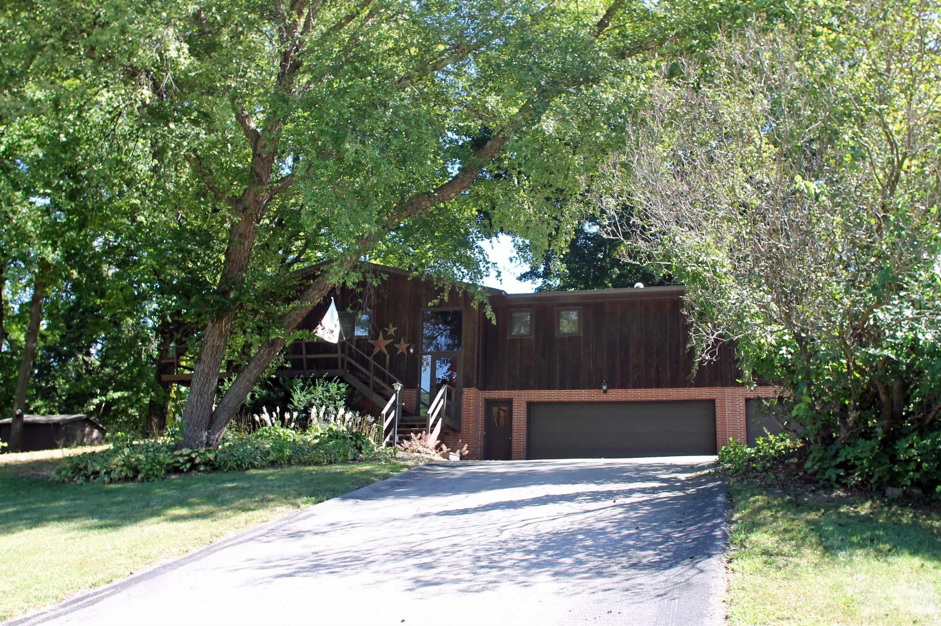Maplewood Dr, Denver, IA 50622