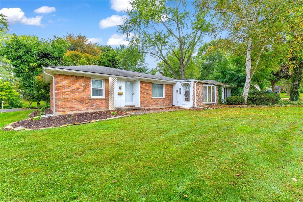Post Ln, South Lyon, MI 48178