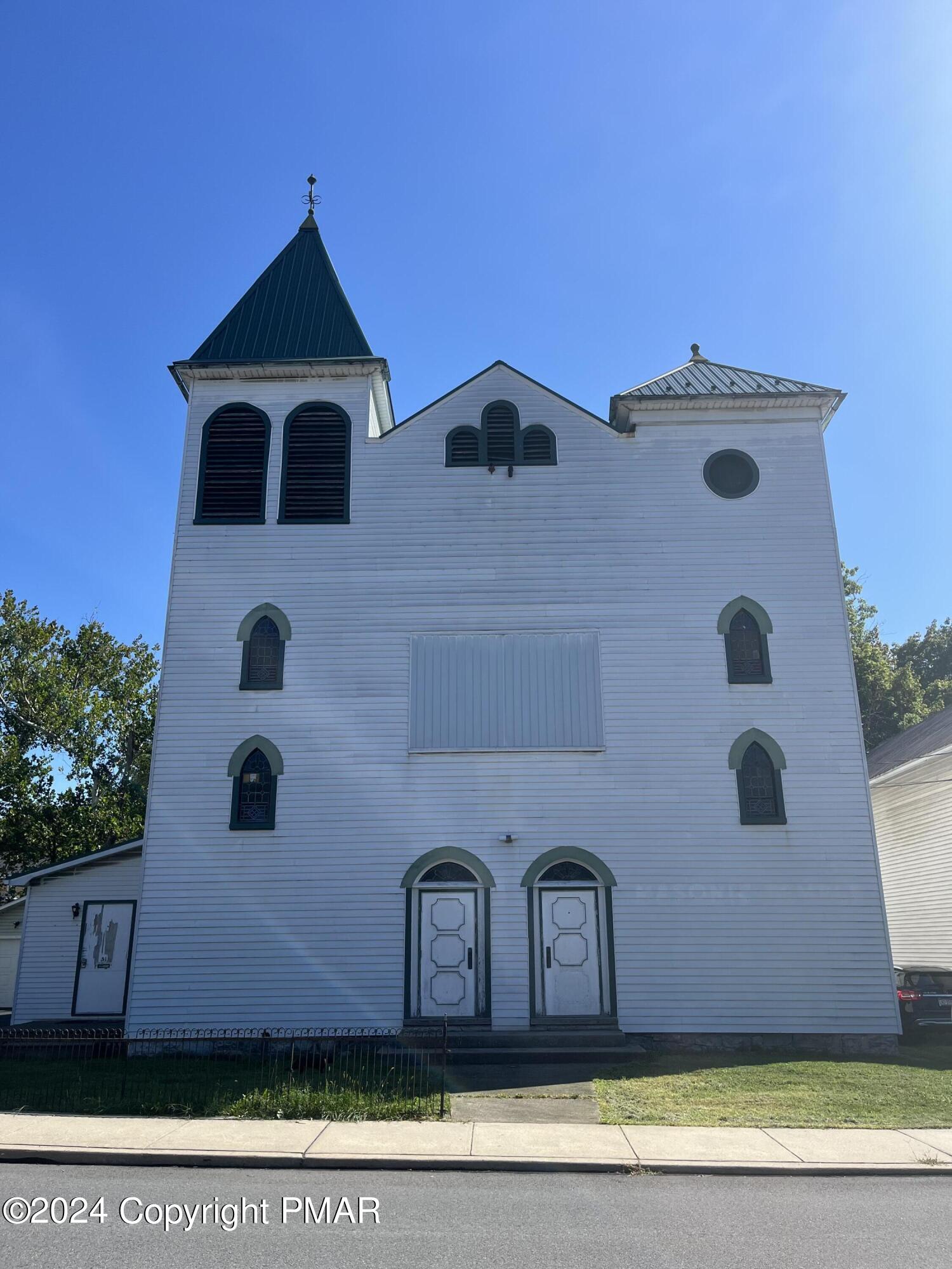 1st St, Bangor, PA 18013