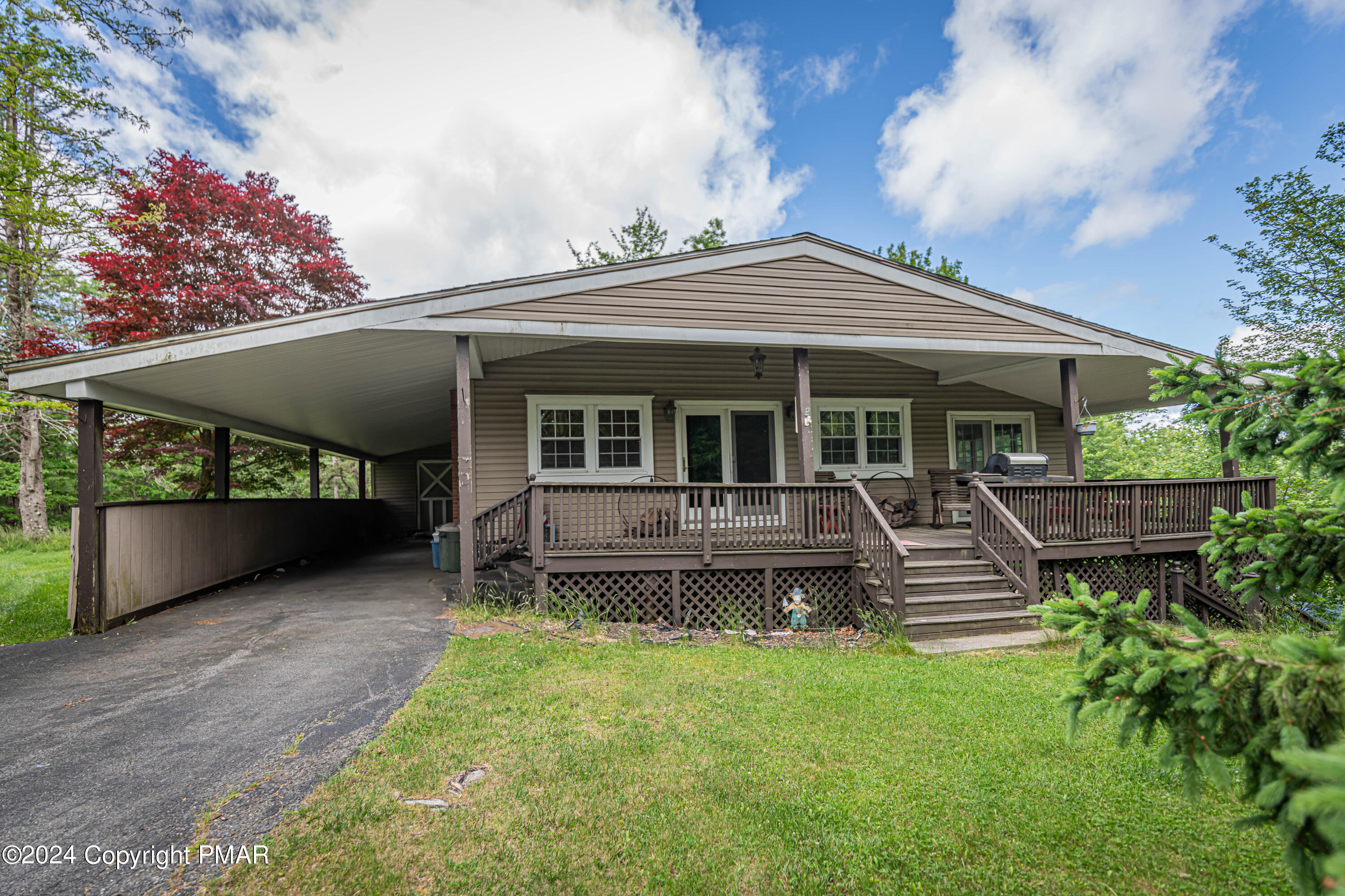 Emerald Lake Dr, Long Pond, PA 18334
