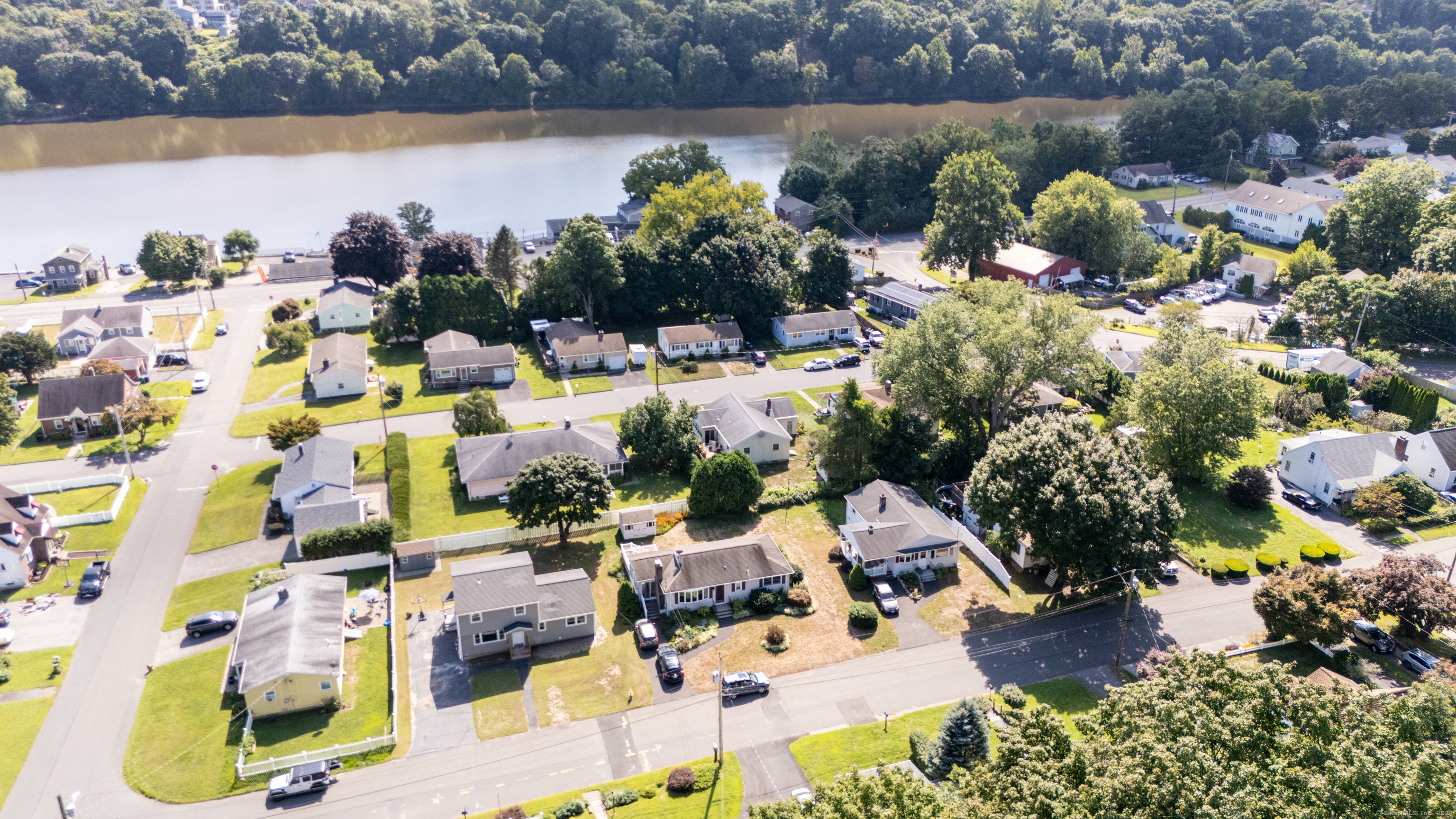 Grove Ave, Derby, CT 06418