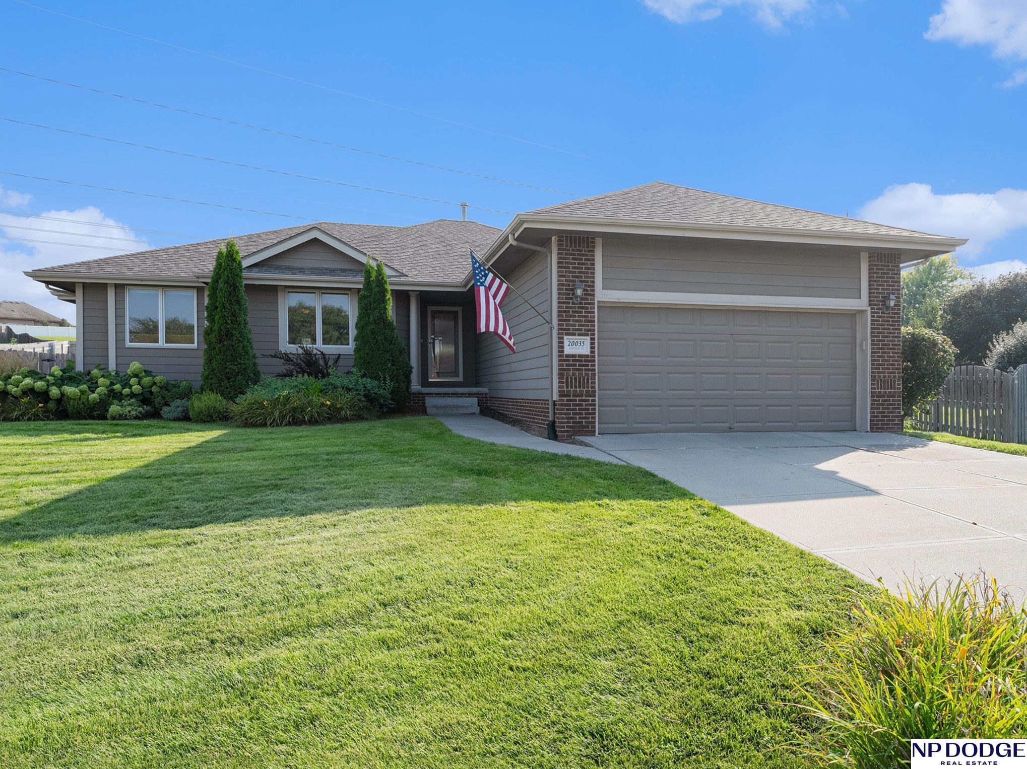 Farnam St, Elkhorn, NE 68022