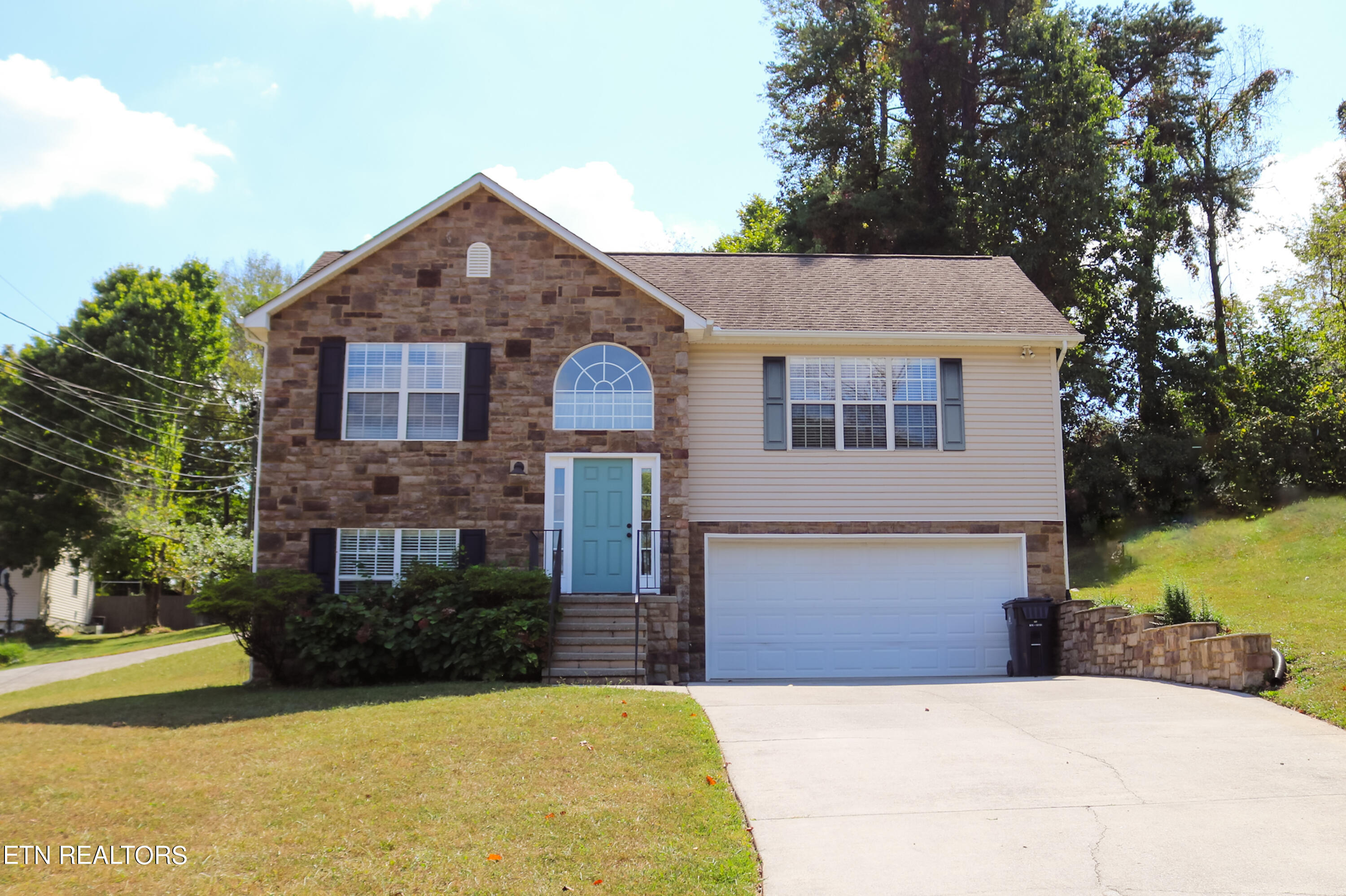 Woodberry Dr, Knoxville, TN 37912