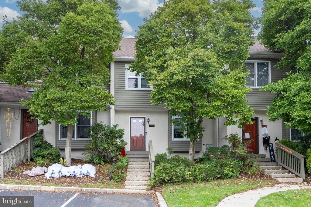 Franklin Ct, Chester Springs, PA 19425