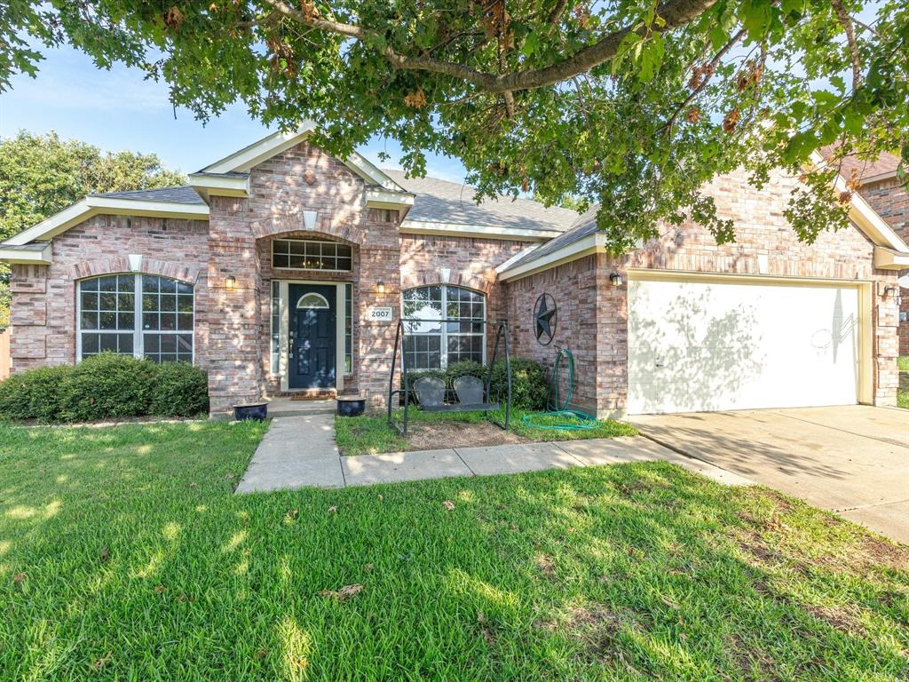 Walnut Hills Ln, Mansfield, TX 76063