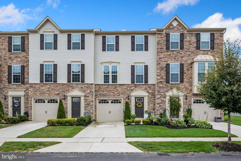 Village Green Ln, Sicklerville, NJ 08081