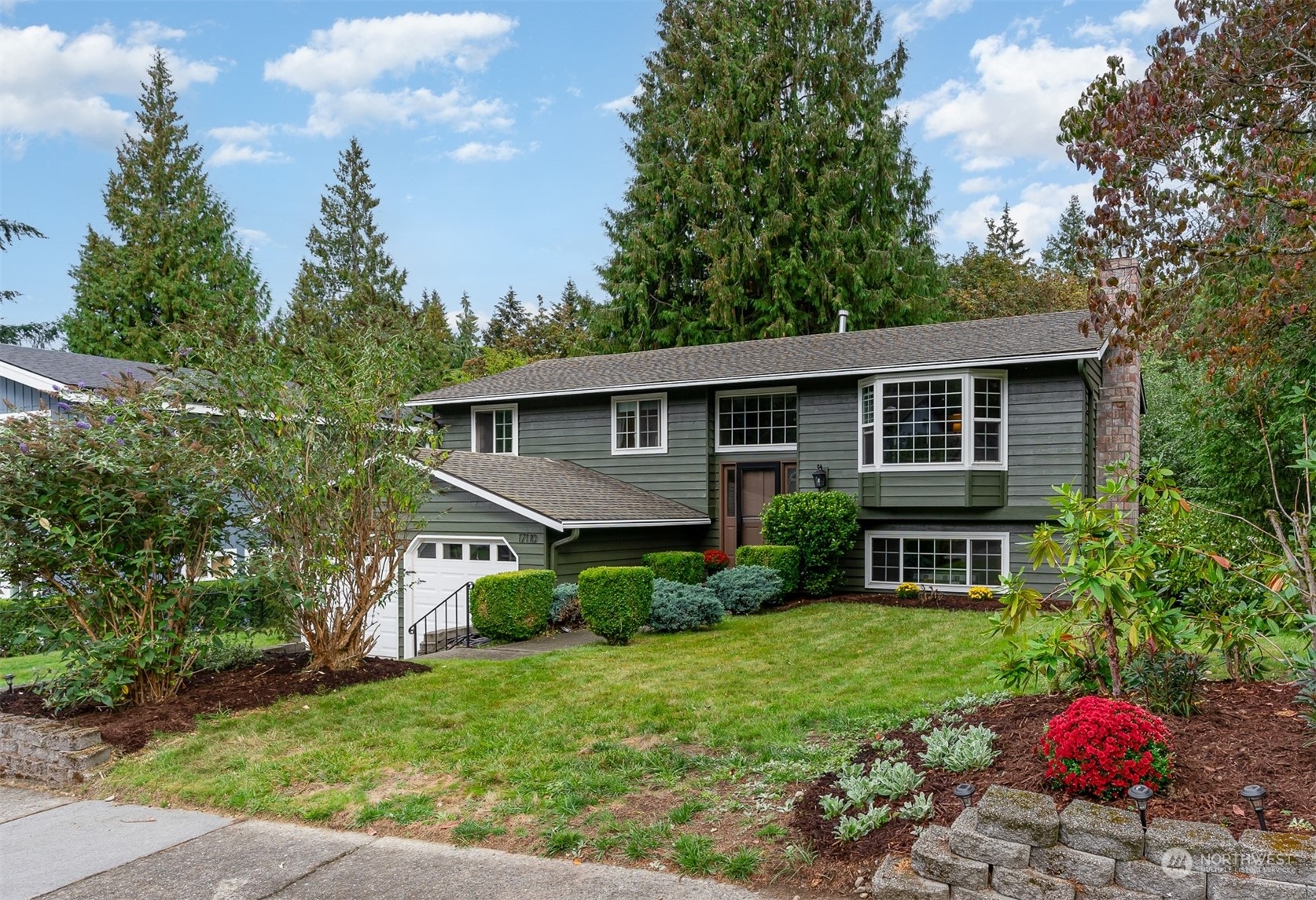 98th Ct, Redmond, WA 98052