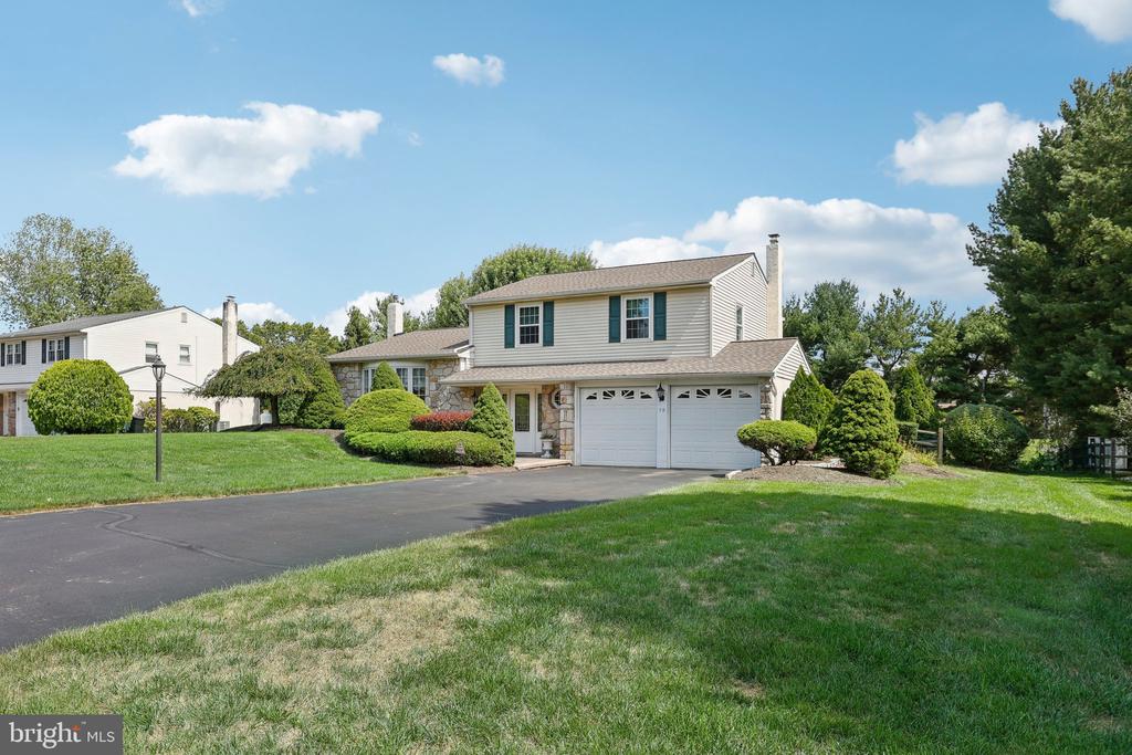 Friesland Dr, Southampton, PA 18966